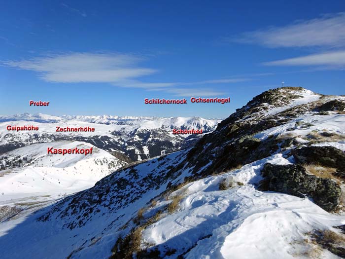 am Beginn des Verbindungskamms; Rückblick zum Kreuz des Bärenaunock, am Horizont die lange Kette der Niederen Tauern