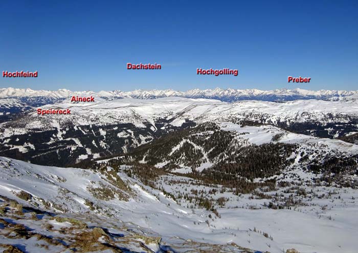 im Norden überm Lungau die Schladminger und Radstädter Tauern