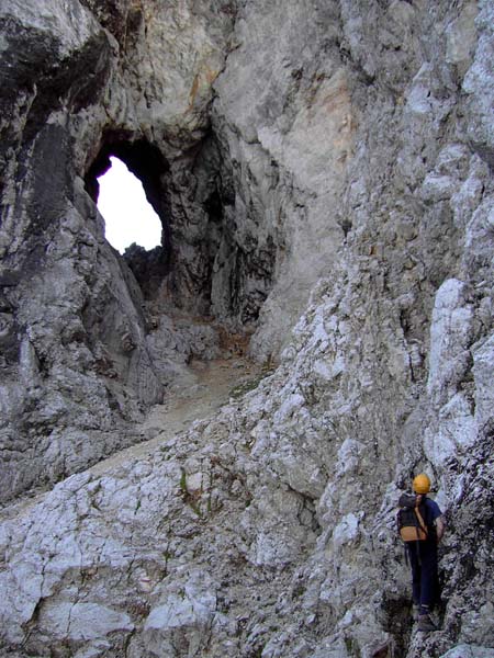 vor der Durchsteigung des höhlenartigen Fensters