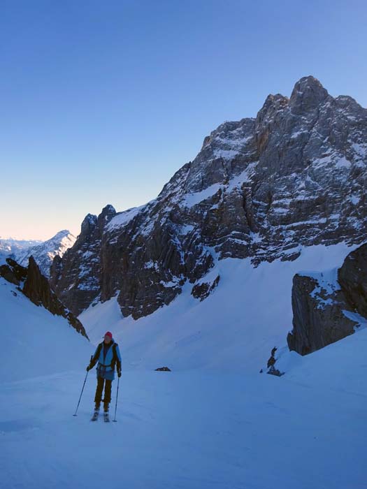 Rückblick vom Valentintörl auf Kellerwandturm und Kellerspitzen, in deren Wänden der südlichste Gletscher Österreichs eingelagert ist: das Eiskar