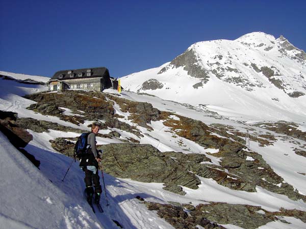 Naturfreundehütte Neubau, rechts unser Gipfel