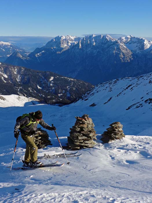 Günter kämpft sich auf den Nordkamm, wo uns ein tolles Panorama erwartet. Im Uhrzeigersinn: