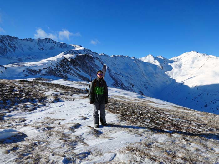 Gipfelblick vom Lerchknoten gegen Westen: links Reisachspitze, rechts die beiden Strudelspitzen und die Untere Zarspitze