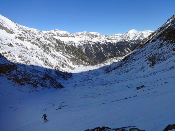 Rückblick auf die Ritteralm; am Horizont der Hafnerkamm