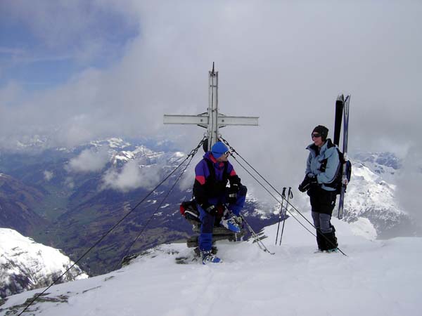 Ulli und Werner, der freundliche Schwarzacher, am Gipfelkreuz