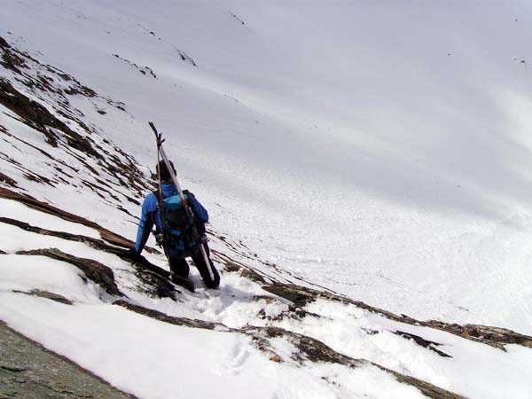 20 Meter trennen uns von der obersten Schneezunge des Gamskares