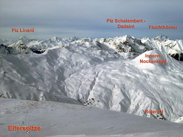 die Fortsetzung des Gipfelpanoramas gegen den Uhrzeigersinn: hier gegen WNW (am Horizont die Silvrettaberge)