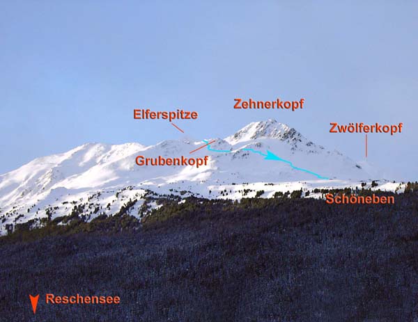 der letzte Teil der Abfahrt zu den Bergstationen der Schöneben-Lifte von NO (vom Fenster unserer Ferienwohnung in Reschen)