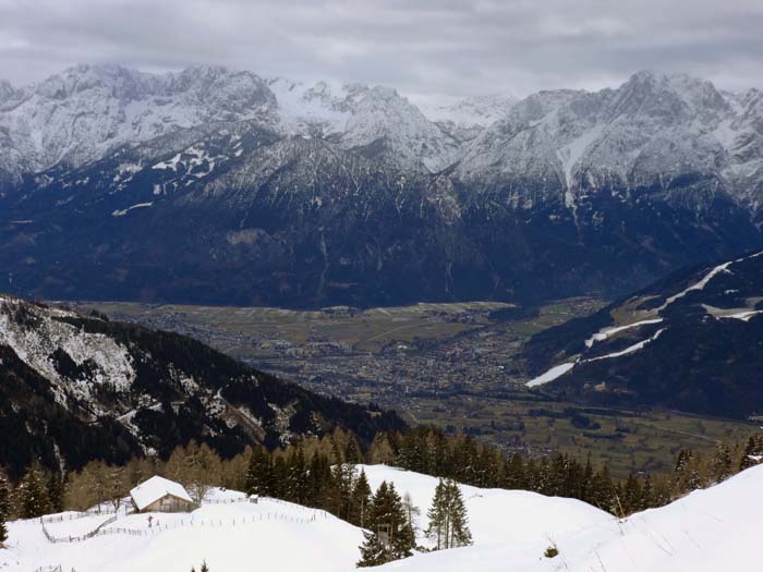 die Mittaueralm gegen Süden; die Stadt rückt wieder näher