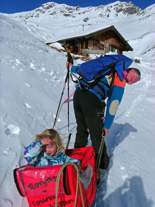 kurz vor dem Mairhoferkaser auf knapp 2000 m; Ronjas Tourenschlitten bewährt sich schon in der dritten Saison