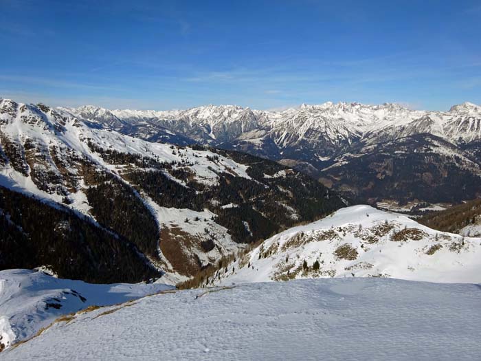 im Nordwesten das Lesachtal und die Lienzer Dolomiten