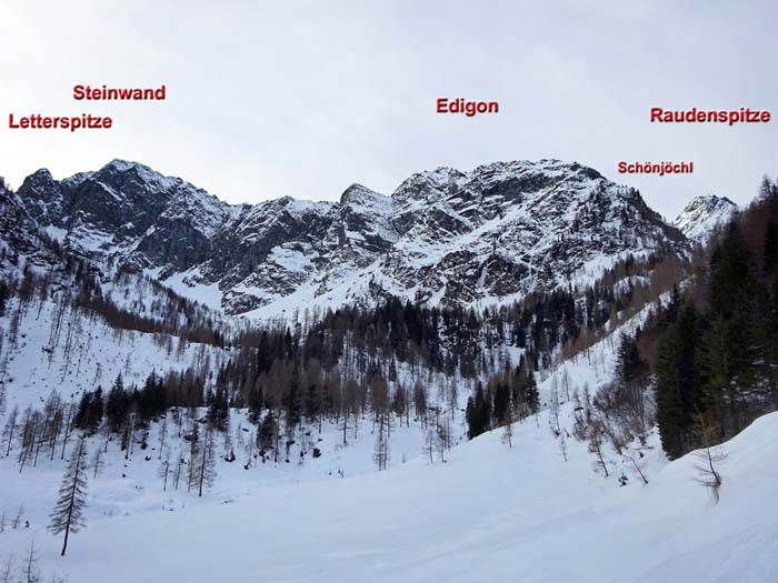 auf der Obergailer Alm kommen die beeindruckenden Nordwände voll zur Geltung; will man auf die Wasserköpfe oder die Letterspitze (s. Archiv), zweigt man links ab, wir halten uns rechts ...