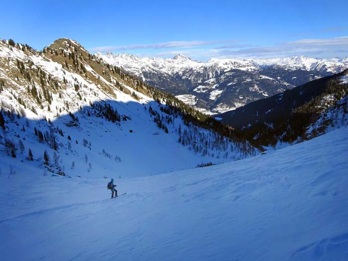 links der Gamskofel, ein Obergailer Hausberg, beliebt auch bei Schneeschuhwanderern