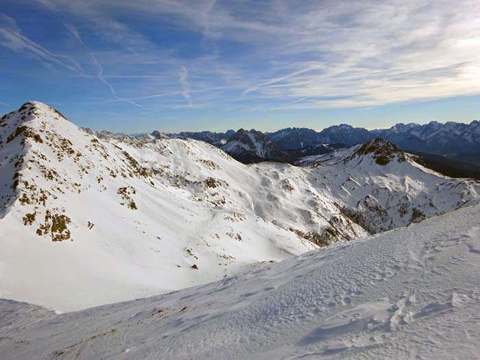 der weitere Anstieg vollzieht sich an der Kammschneide, welche die Grenze zu Italien darstellt