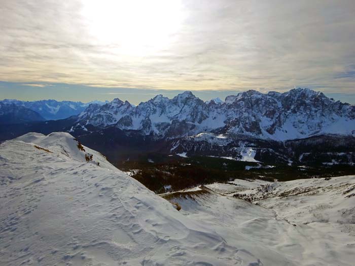 im Süden die Sextener Dolomiten mit Cima Bagni und Sextener Rotwand ...