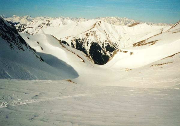 Abfahrt zur Riegler Hochalm; in Bildmitte der im Mittelalter wegen seines Silberbergbaus bekannte Kühkarlkopf