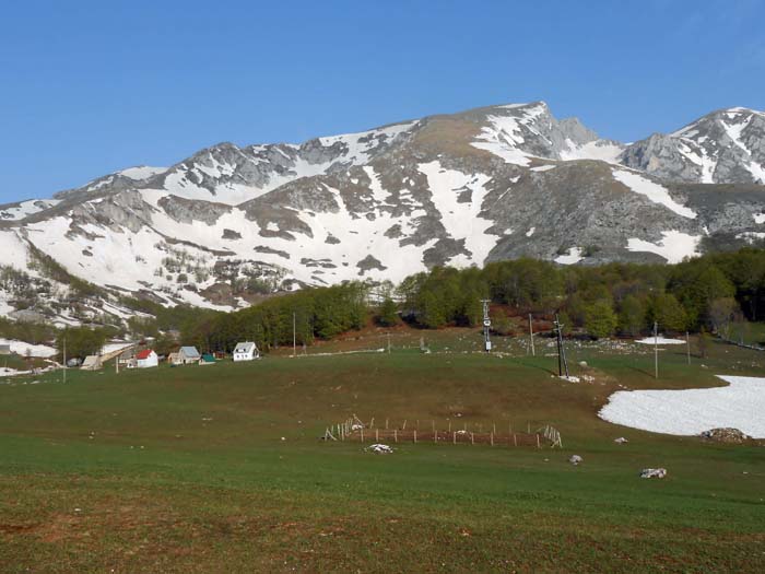 der Sljeme mit seinem breiten OSO-Rücken; anfang Mai sind nur mehr die Kare befahrbar - aber solche gibt es genug