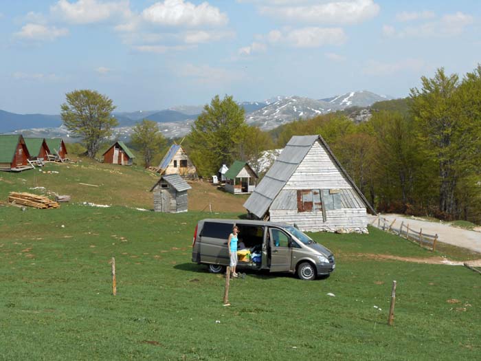 im Frühjahr der beste Ausgangspunkt für Touren an der Durmitor-Südseite, ...