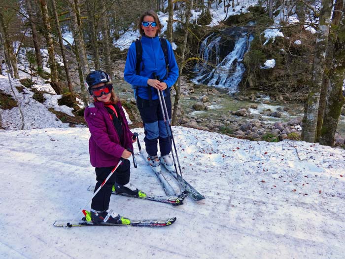 startbereite Mädels am Beginn des Wildalmgrabens