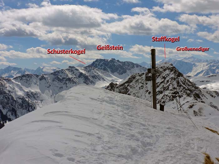 hinter dem höchsten Berg der Östlichen Kitzbüheler Alpen Granatspitz- und Venedigergruppe