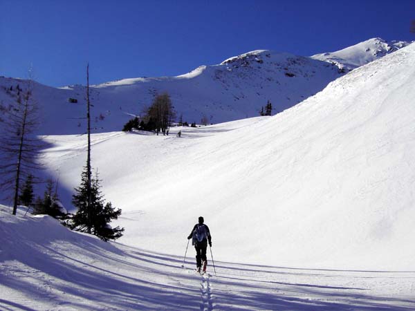 am Beginn der weiten Böden oberhalb der Klockalm - dahinter der Ostkamm aufs Spateck