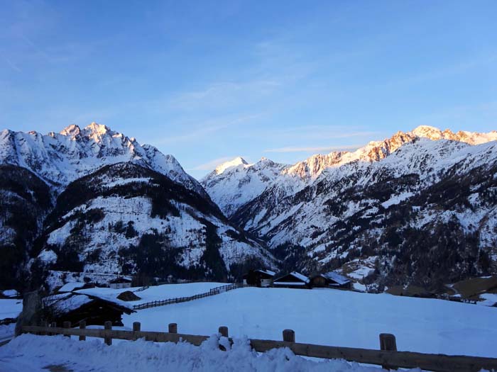 Morgenstimmung am Parkplatz oberhalb von Mitten mit Blick ins Gradental, Schobergruppe