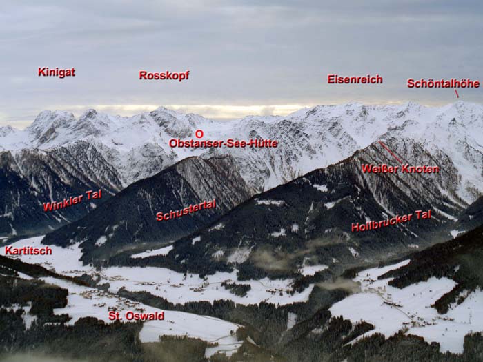 trotz Wetterumschwungs können wir noch Einzelheiten des Karnischen Hauptkamms im Süden entschlüsseln; für den gezeigten Bereich werdet ihr im Archiv Schitouren u. a. bei Kinigat, Gatterspitze, Weißer Knoten und Hollbrucker Spitze fündig