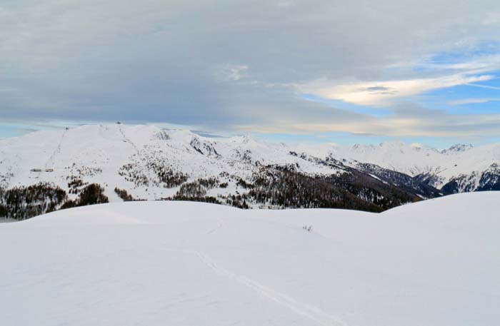 links davon Villgratental und das Sillianer Schigebiet um den Thurntaler