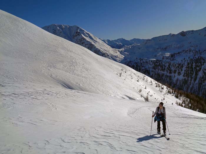 oberhalb der Baumgrenze wird das Gelände zunehmend flacher; Blick gegen SO zum Staller Tor