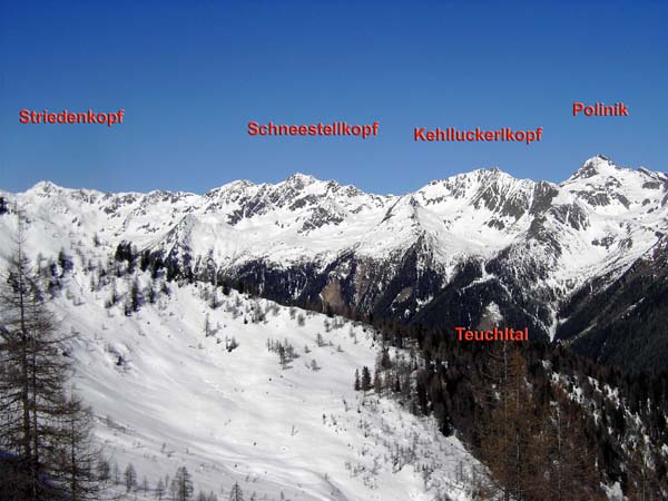 der Nordast der Kreuzeckgruppe v. O, vom Aufstieg zum Hohen Bolz; nun lässt sich erahnen, wie weit der Anmarsch zum Striedenkopf ist