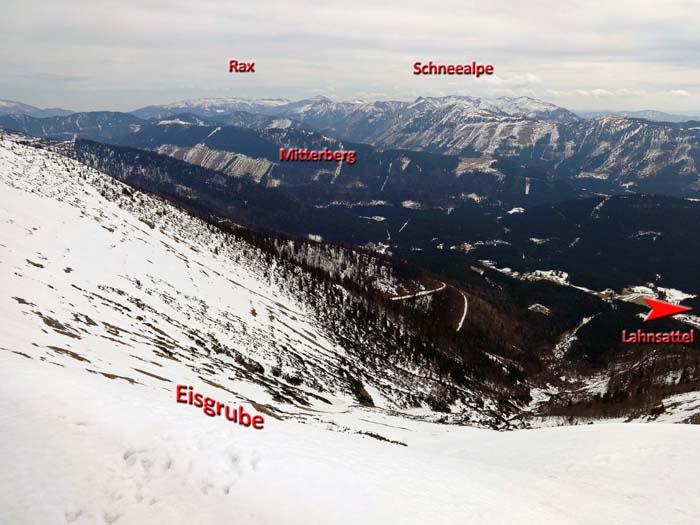 Blick in die Eisgrube - eine der vielen lohnenden Abfahrten am Göller