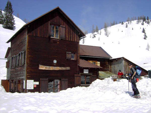 die Hochmölbinghütte ist heuer über Ostern bewirtschaftet