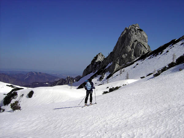 weit unten verbreitert sich das Feuertal vor der Kulisse der Rauen Kögel