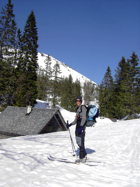 die Mitterkaralm im Einzugsbereich von Bad Ischl, dahinter die Hohe Schrott