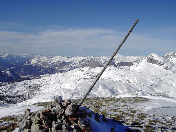 am Gipfel des Scheiblingtragl, Blick gegen WNW, in Bildmitte links der zugefrorene Grundlsee