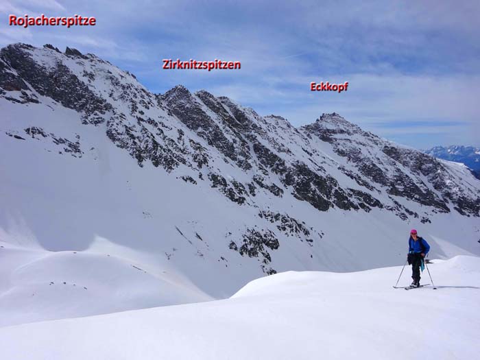 Blick übers Tal gegen Süden; auch die südlichste der Zirknitzspitzen wird manchmal auf Schi bestiegen (eher steil und absturzgefährdet aus dem Kl. Zirknitztal)