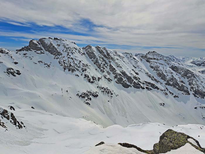 der Felskamm zwischen Alteck und Eckkopf überm Gr. Zirknitztal