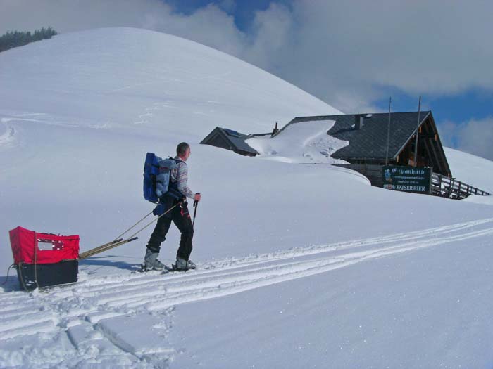 die Enzianhütte mit dem SW-Kamm zum Trattberg