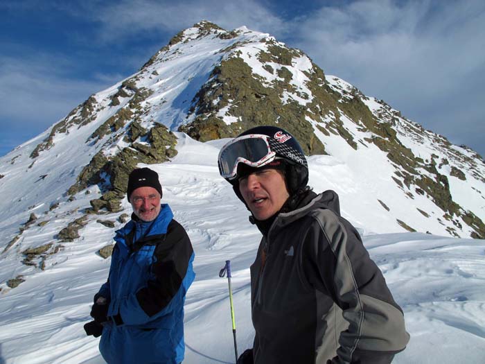 Günter und Erich auf der Scharte; Blick gegen O auf den ersten der vier Türme im Degenhorn-Westgrat