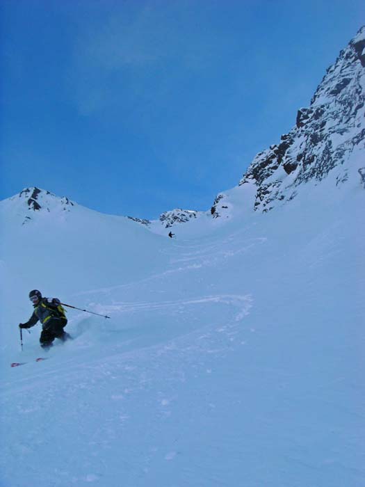 im steilen Seitenast des unteren Couloirs