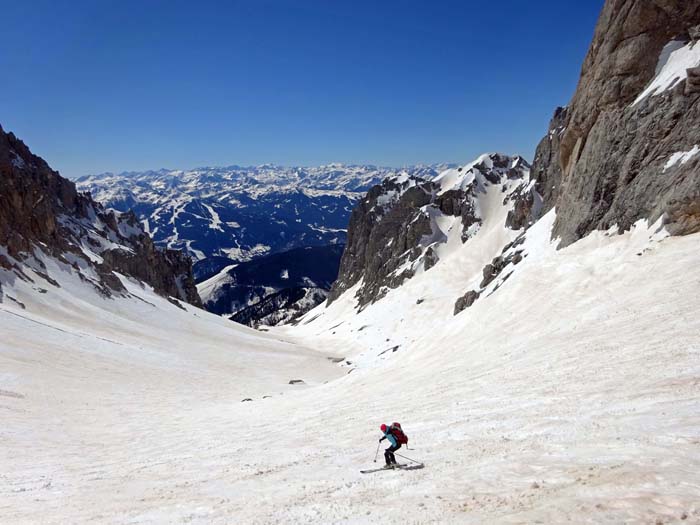 mit Saharastaub dekorierter Traumfirn im Edelgrieß, Blick gegen die Schladminger Tauern