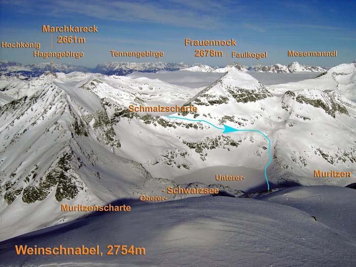 Rückblick vom Weinschnabel; knapp vor dem Tennengebirge erkennt man das Hochgründeck, an dem wir aus Nordost kommend gegen Süden abgebogen sind