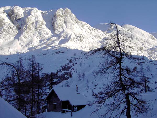 ... und schlussendlich zur Bergler Hütte über dem Schildkar; darüber das Niedertörl, rechts hinten die Wieselsteine