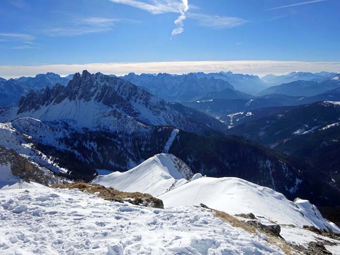 im Süden die Crode del Longerin; hier herauf kommen die italienischen Tourengeher aus dem schönen Val Digon