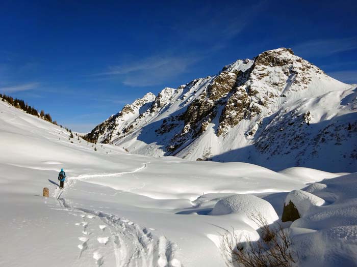 es folgt die lange Gleitstrecke zwischen den beiden Stuckenseen zurück ins Hochtal ...