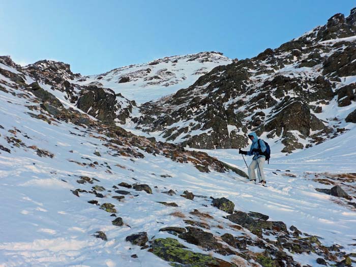 zurück am oberen Rand der ersten Steilstufe, die sich bei dem Schneemangel gerade noch fahren lässt