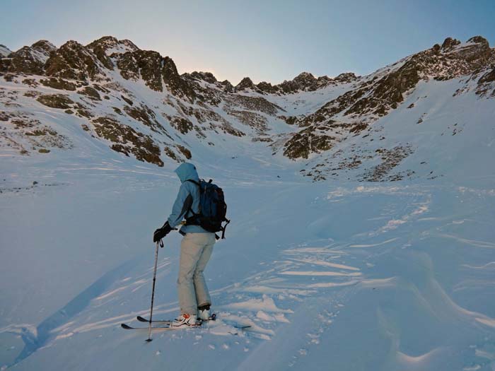 die ständig wechselnden Schneeverhältnisse des Hochwinters; Rückblick auf die beiden kurzen Steilstufen