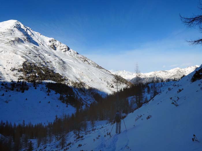 ... und hinaus zur Michelbachalm; links die Herdleiten der Teblenspitze