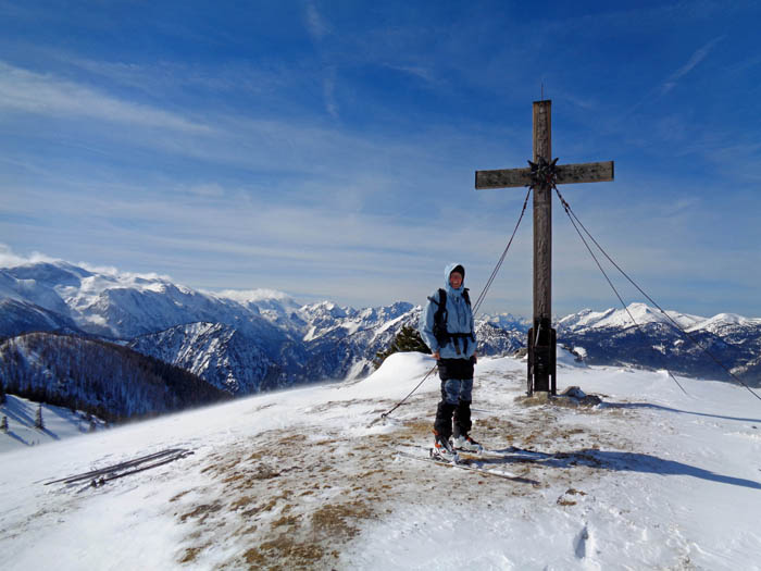 der Gipfel des Zinken schiebt sich weit gegen das Salzatal vor und liegt damit etwas abseits unserer Runde; die Aussicht spricht aber für sich ...