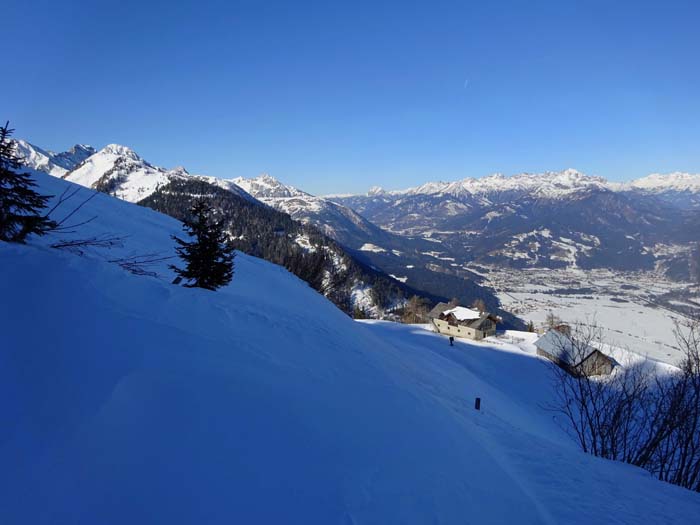 auf der Gratzer Alm hoch über Kötschach-Mauthen verlässt man die Waldzone